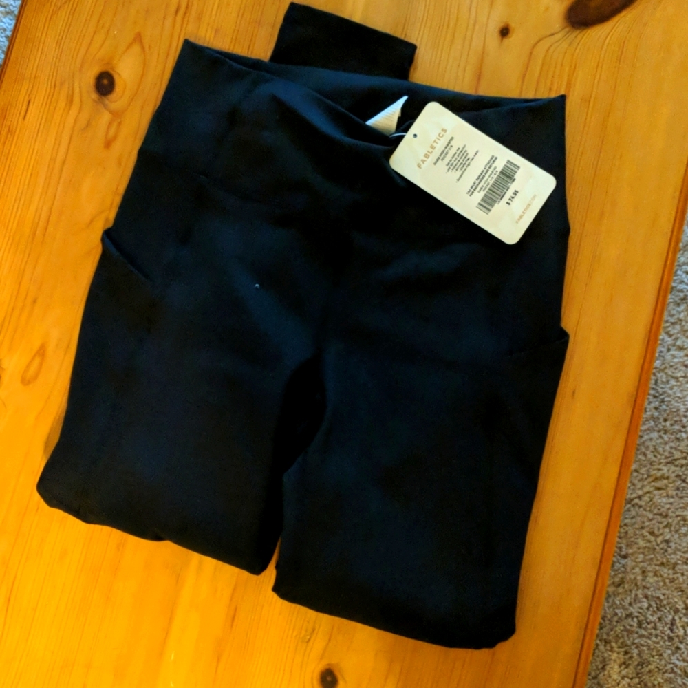 Fabletics Pure Luxe 7/8 Length Size S Leggings